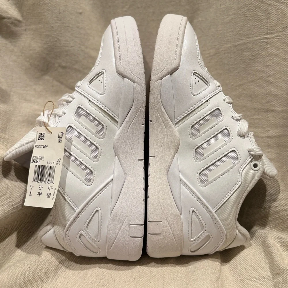 Men’s
Adidas Classic White Basketball Trainers size 8 - Picture 4 of 10